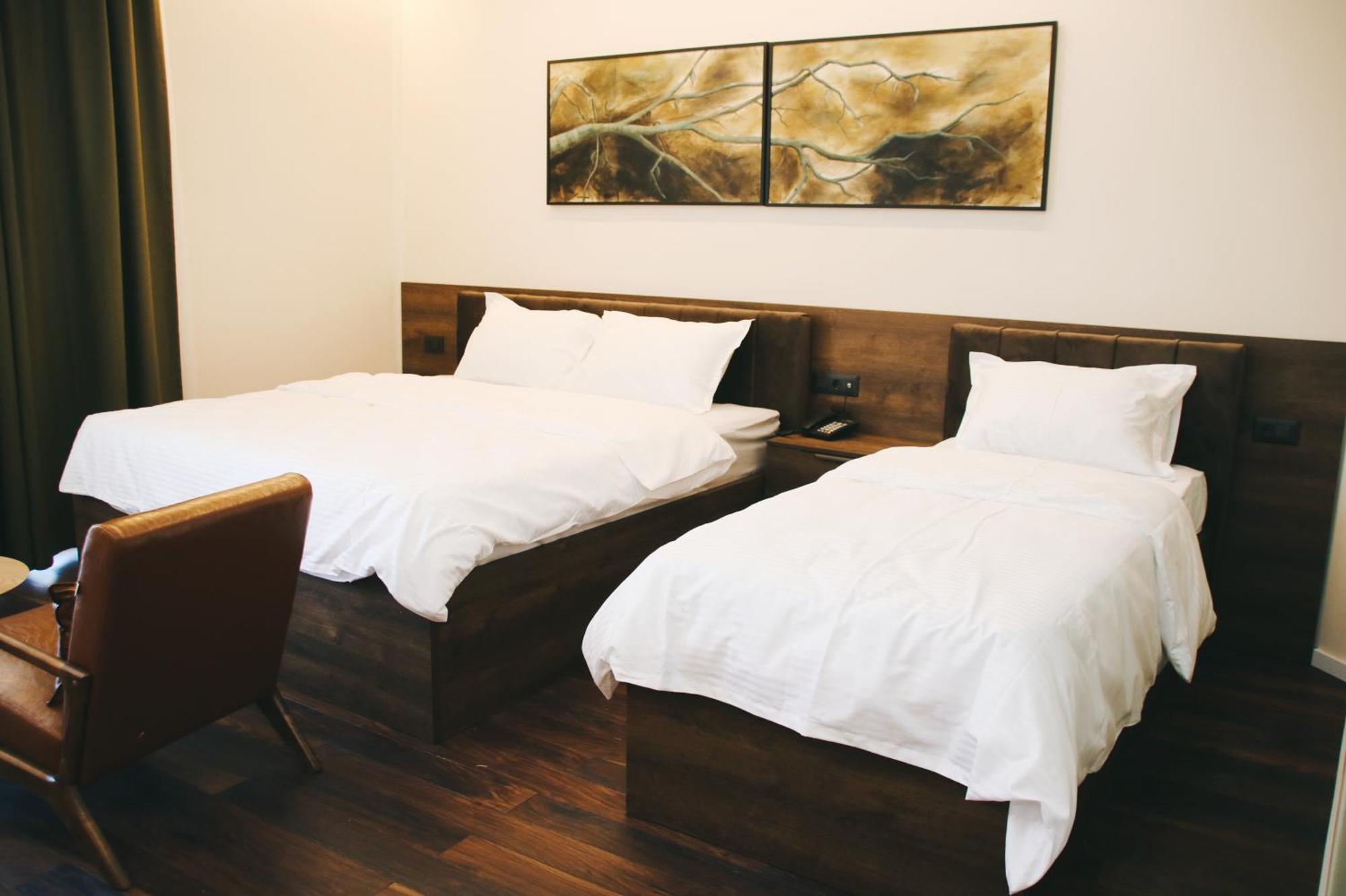 Hotel Rozafa Suhareke Bagian luar foto