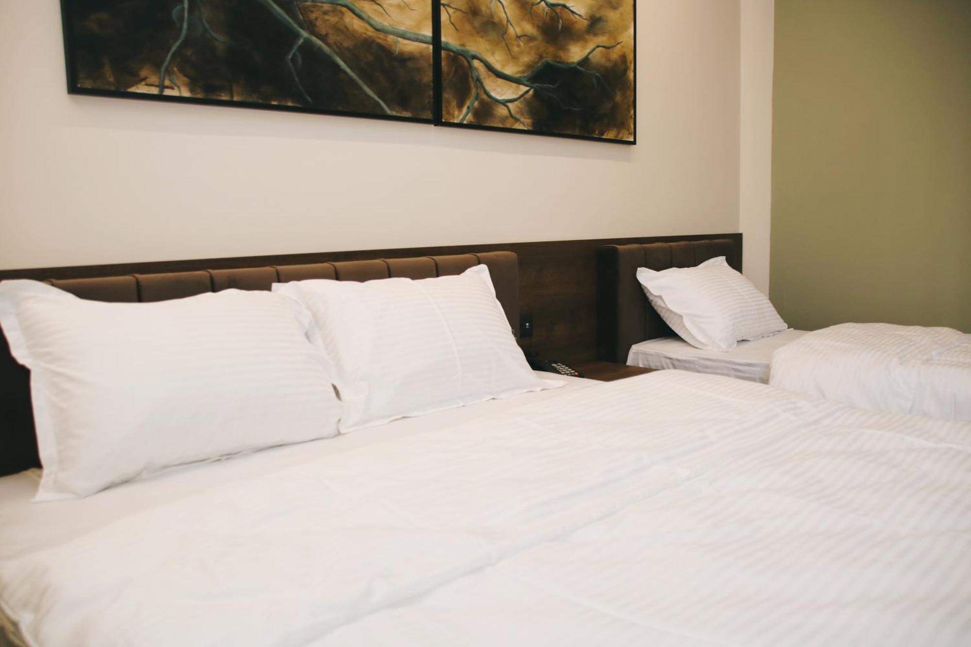Hotel Rozafa Suhareke Bagian luar foto